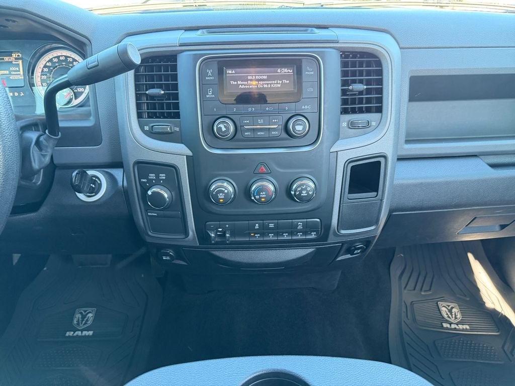 2017 RAM 2500 Tradesman Crew Cab 4x4 6'4" Box