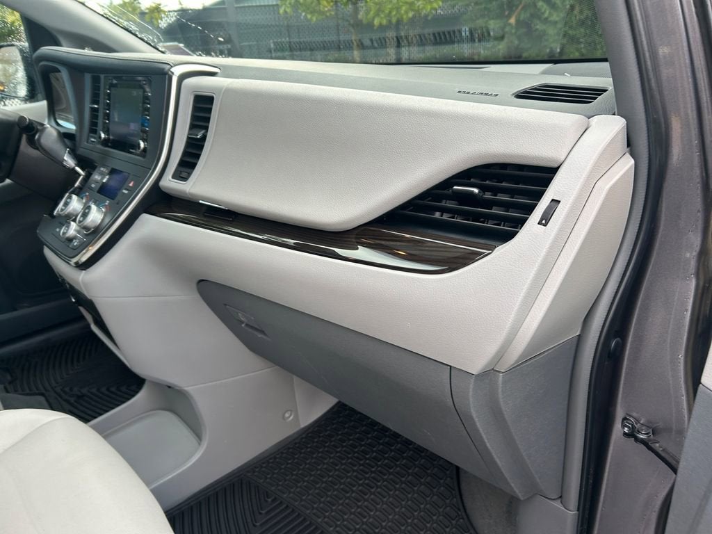 2019 Toyota Sienna XLE Auto Access Seat