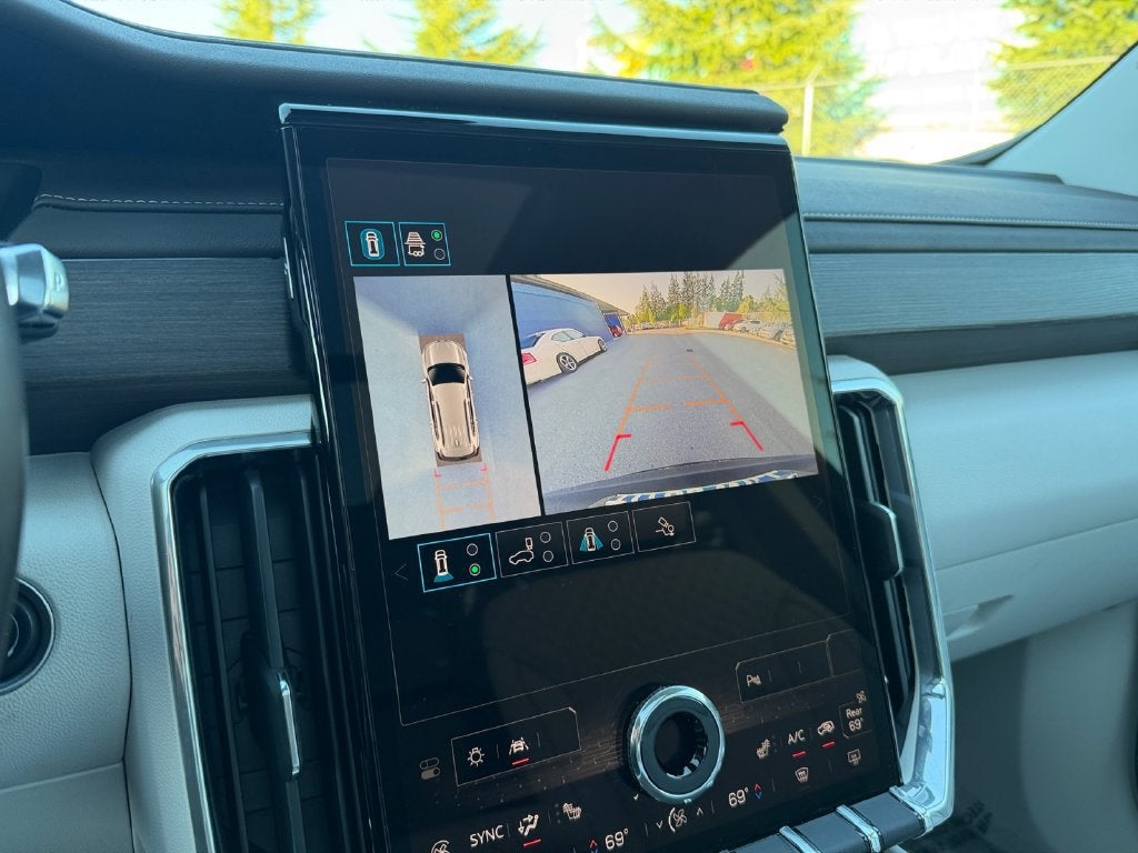 2025 GMC Acadia Denali