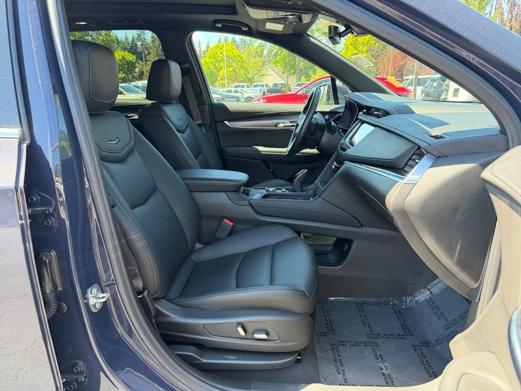 2025 Cadillac XT6 Luxury