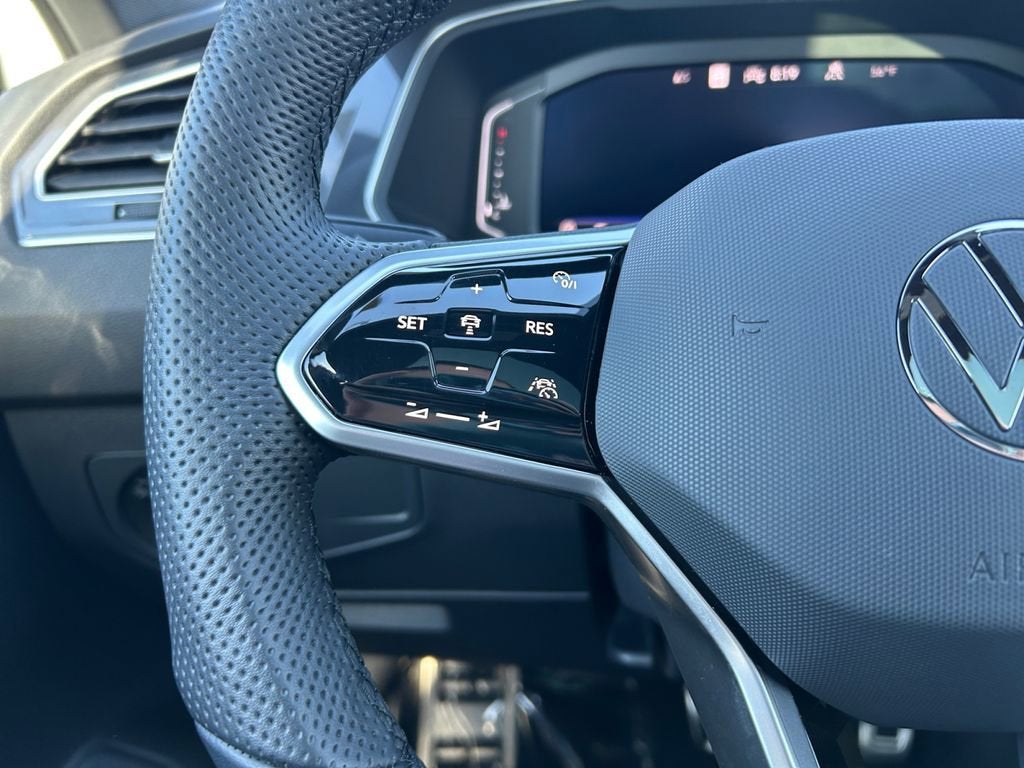 2024 Volkswagen Tiguan SEL R-Line