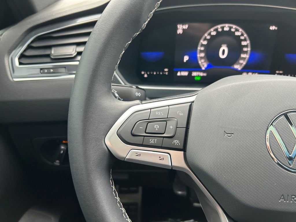 2023 Volkswagen Tiguan SE R-Line Black