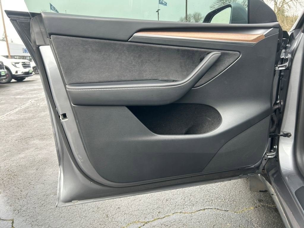 2025 Tesla Model Y Performance