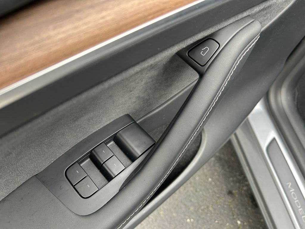 2025 Tesla Model Y Performance