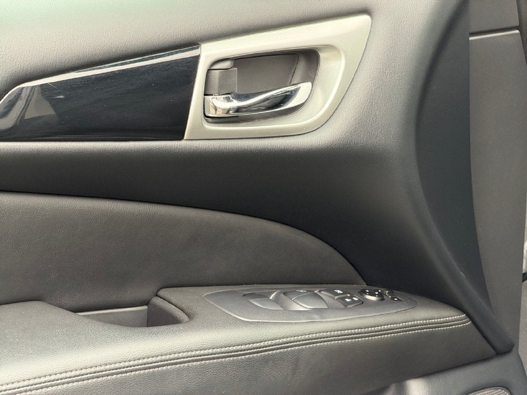 2020 Nissan Pathfinder S