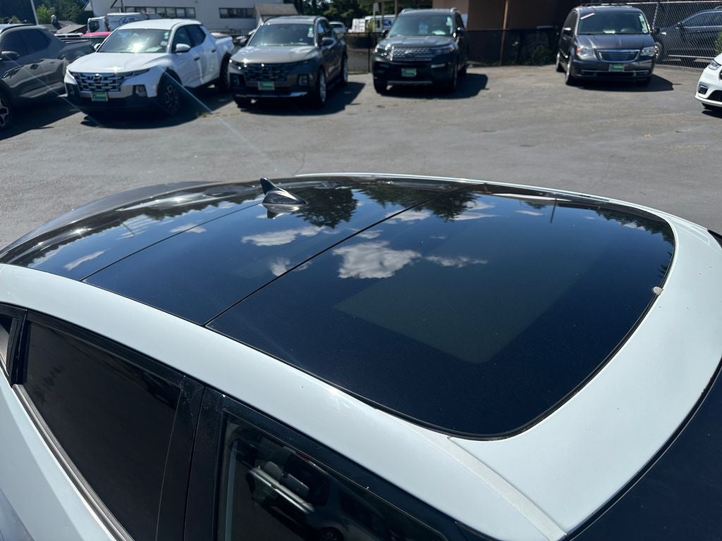 2013 Hyundai Veloster Base w/Black