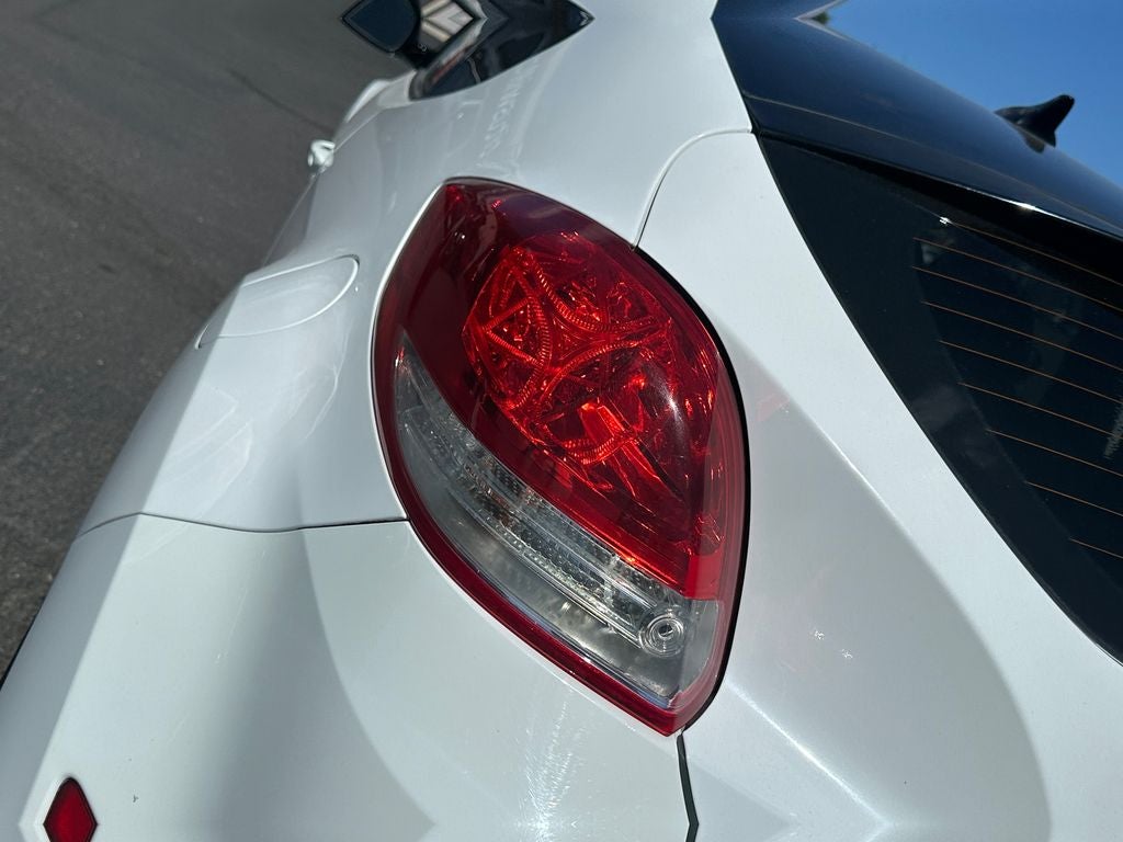 2013 Hyundai Veloster Base w/Black