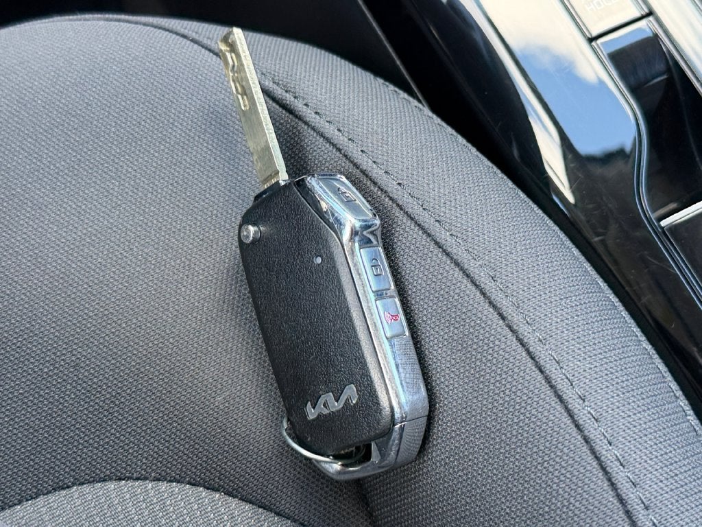 2025 Kia Niro LX