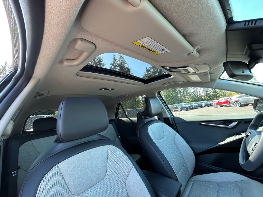 2024 Kia Niro SX