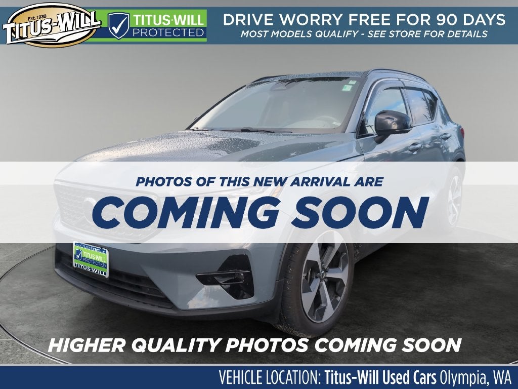 2023 Volvo XC40 B5 Plus Dark Theme