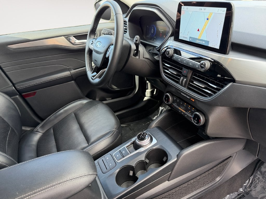 2022 Ford Escape Hybrid Titanium
