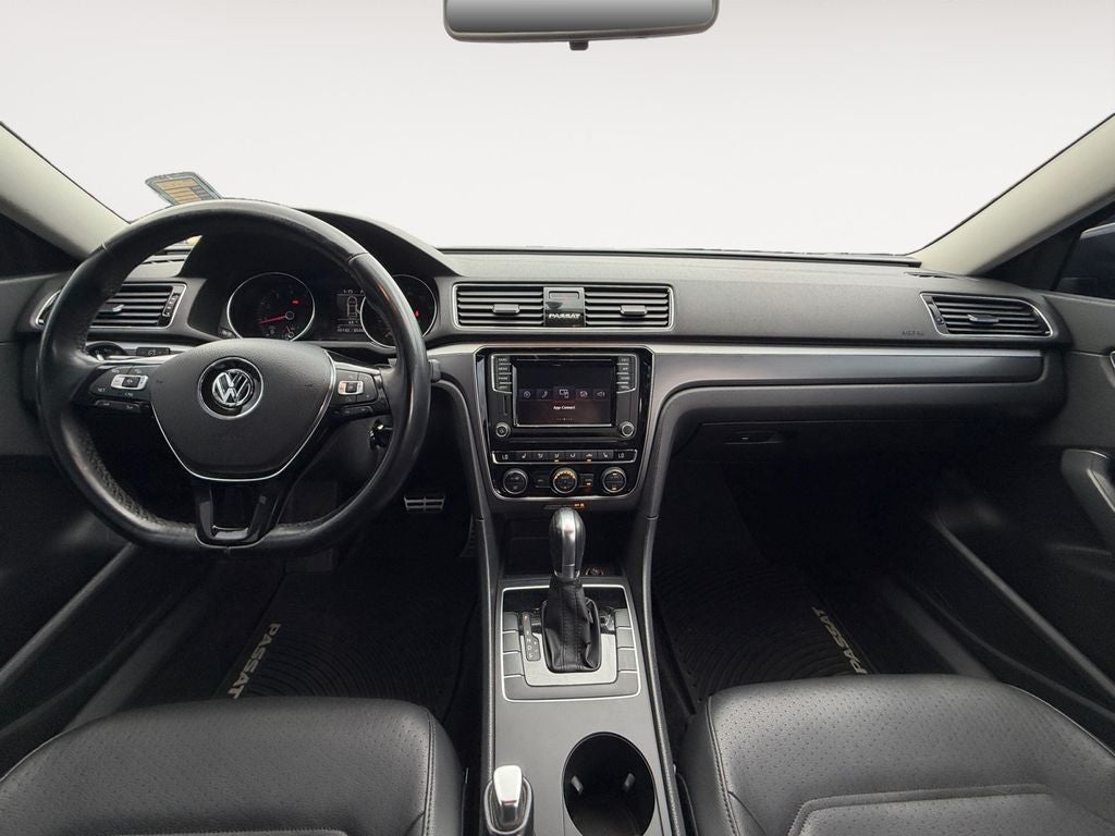 2018 Volkswagen Passat 2.0T R-Line