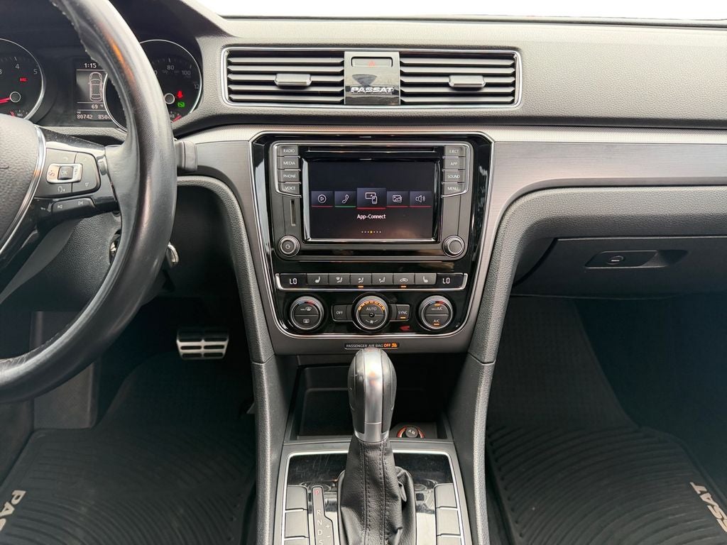 2018 Volkswagen Passat 2.0T R-Line