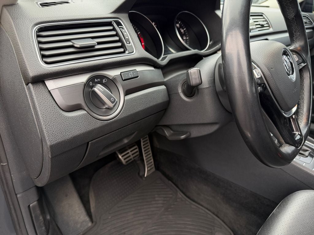 2018 Volkswagen Passat 2.0T R-Line