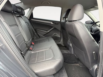 2018 Volkswagen Passat 2.0T R-Line