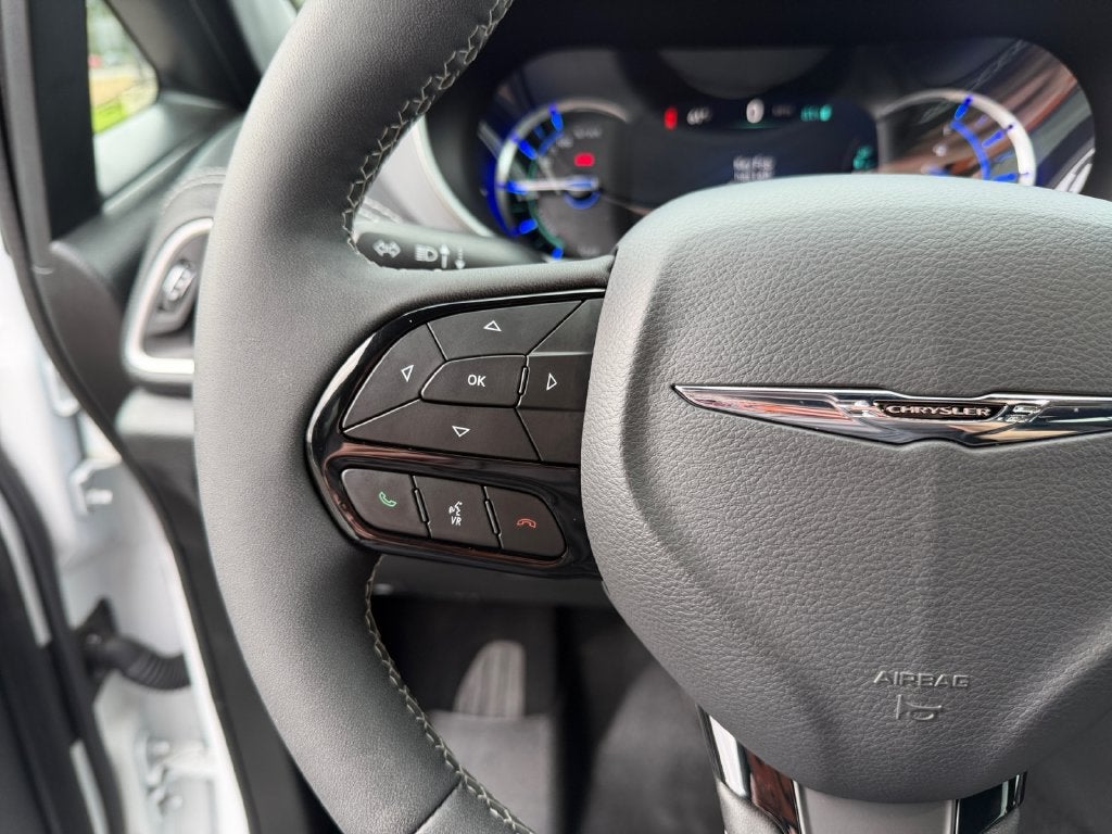 2023 Chrysler Pacifica Hybrid Touring L