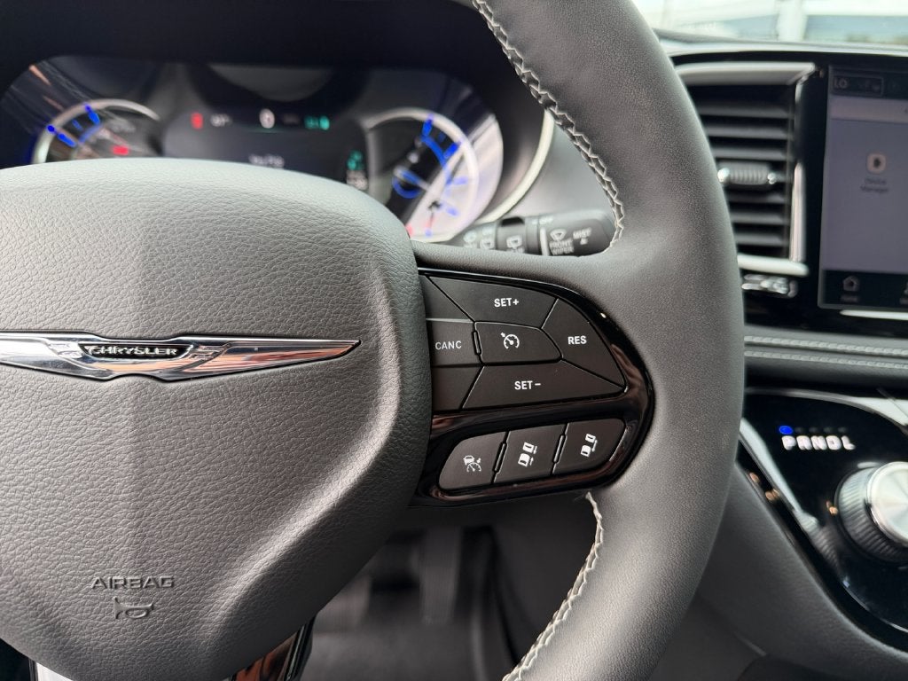 2023 Chrysler Pacifica Hybrid Touring L