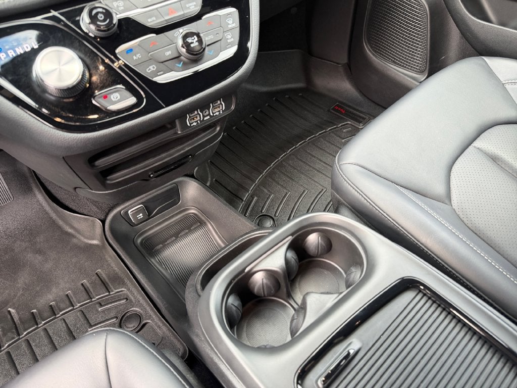 2023 Chrysler Pacifica Hybrid Touring L
