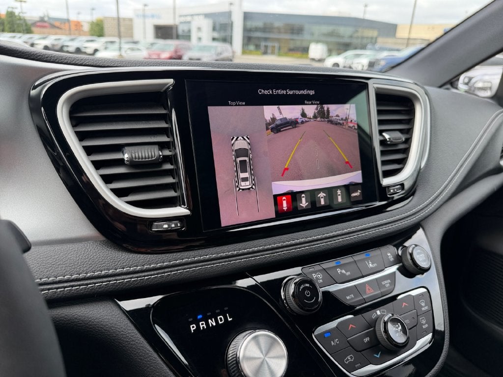 2023 Chrysler Pacifica Hybrid Touring L