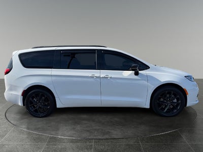 2024 Chrysler Pacifica Limited AWD