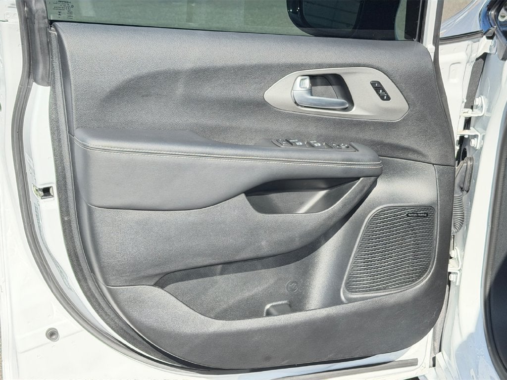 2024 Chrysler Pacifica Limited AWD