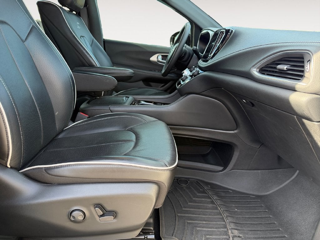 2024 Chrysler Pacifica Limited AWD
