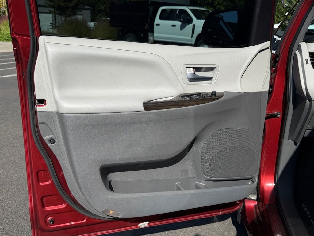 2018 Toyota Sienna XLE Premium 7 Passenger