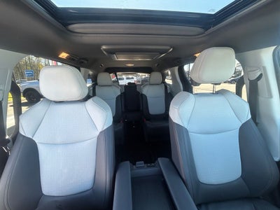 2022 Toyota Sienna XSE 7 Passenger