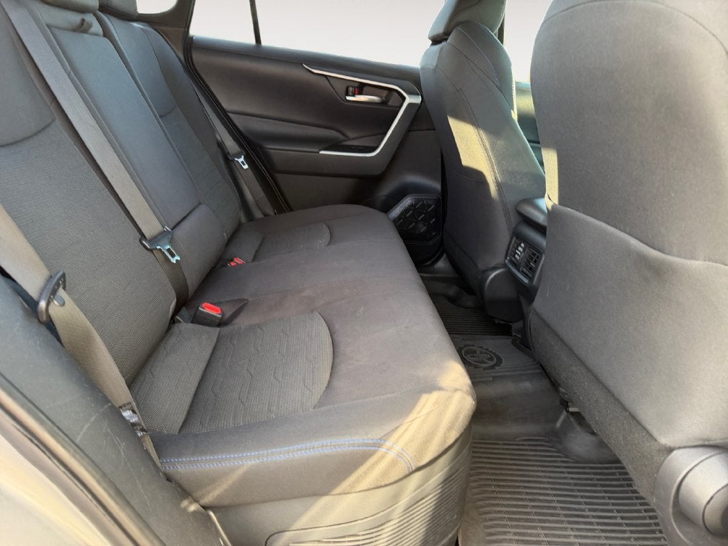 2023 Toyota RAV4 Hybrid SE