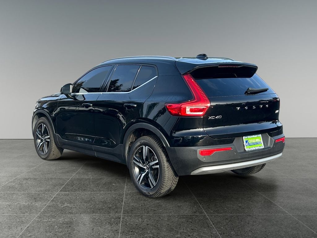 2023 Volvo XC40 B5 Plus Bright Theme