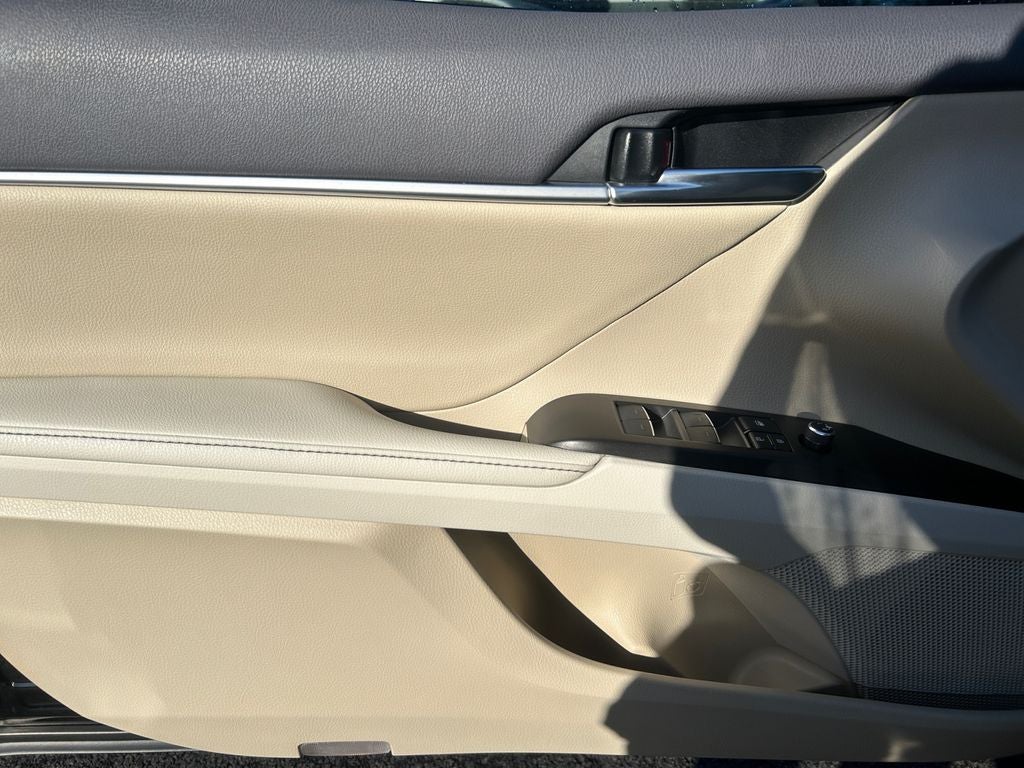 2022 Toyota Camry Hybrid XLE