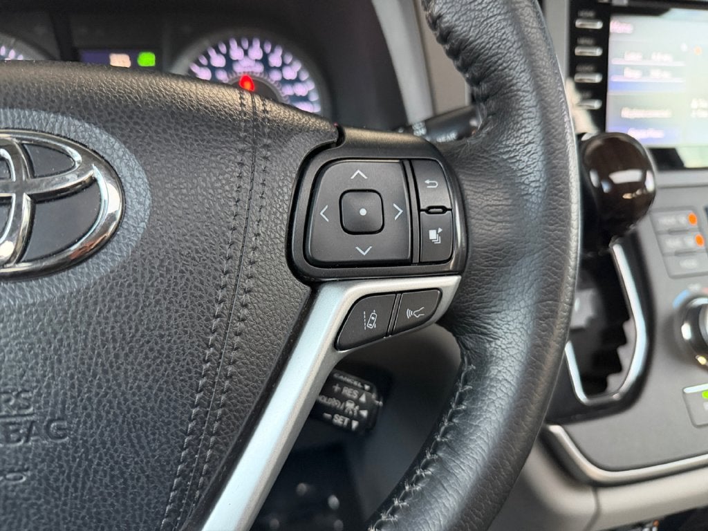 2020 Toyota Sienna XLE 8 Passenger
