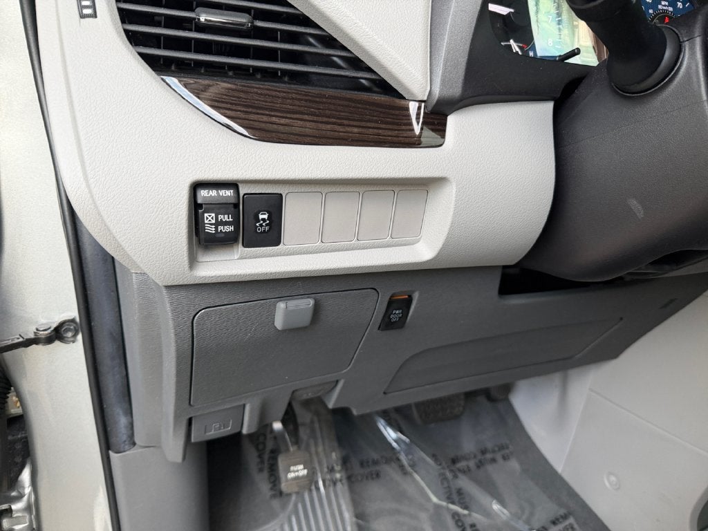 2020 Toyota Sienna XLE 8 Passenger