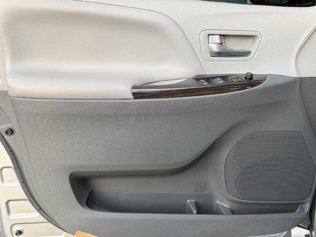 2020 Toyota Sienna XLE 8 Passenger