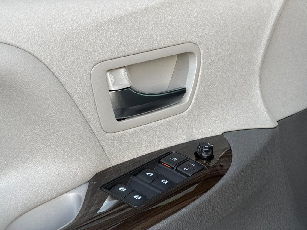2020 Toyota Sienna XLE 8 Passenger