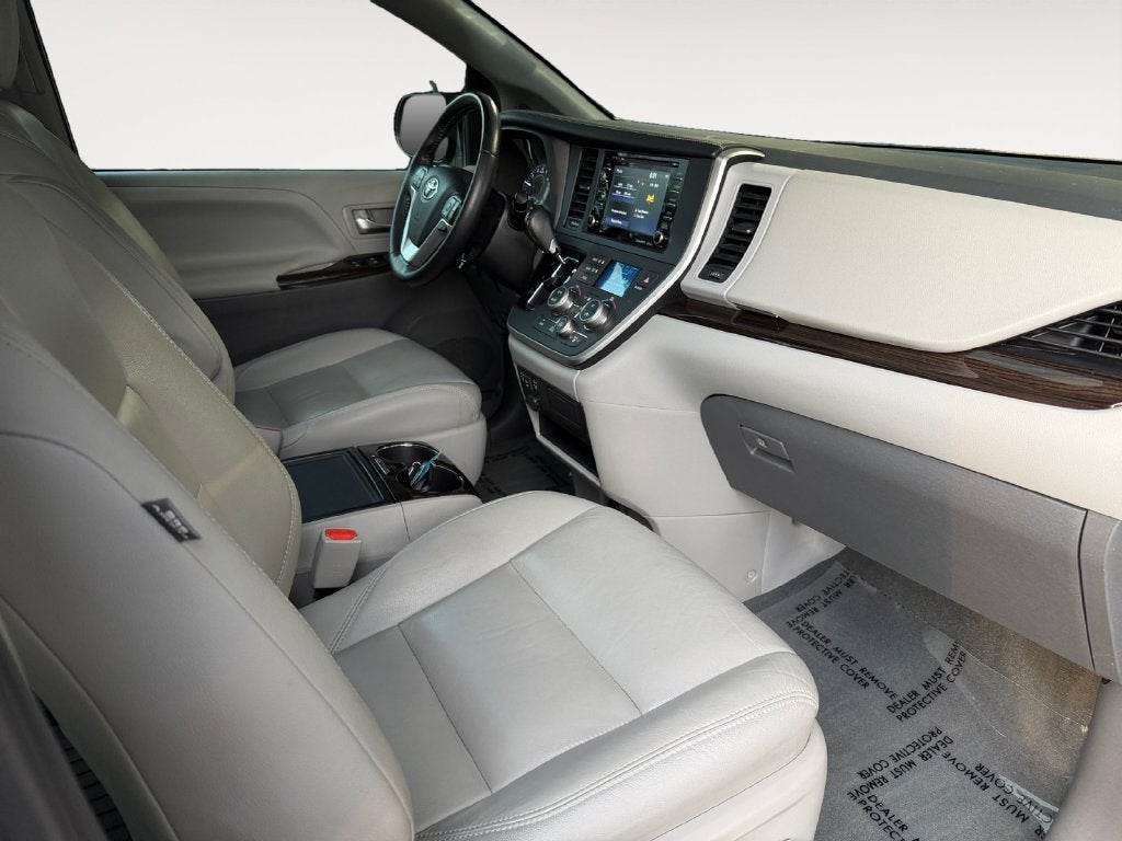 2020 Toyota Sienna XLE 8 Passenger