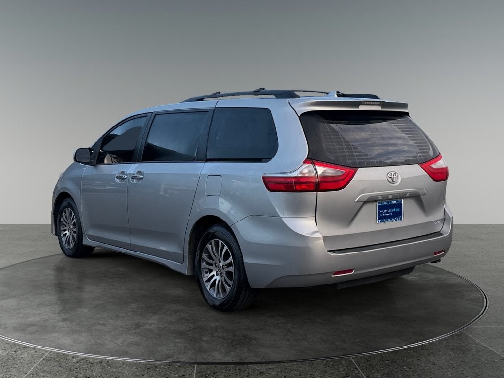 2020 Toyota Sienna XLE 8 Passenger