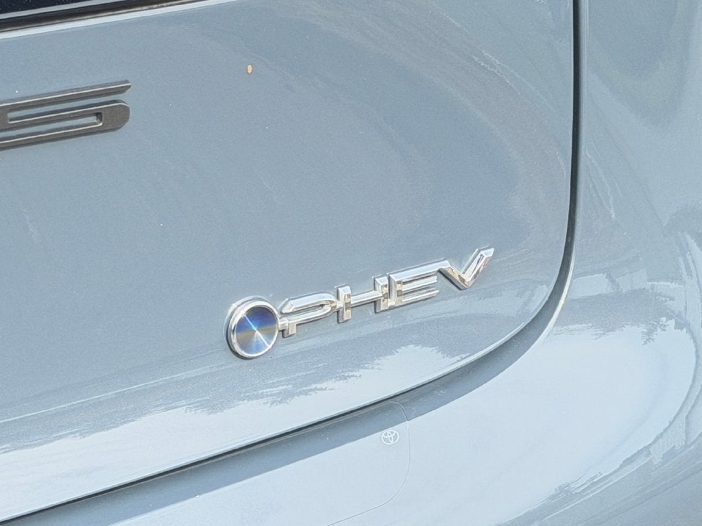 2025 Toyota Prius Plug-In Hybrid SE