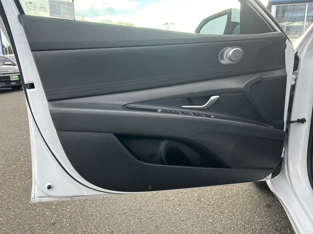 2025 Hyundai Elantra SE