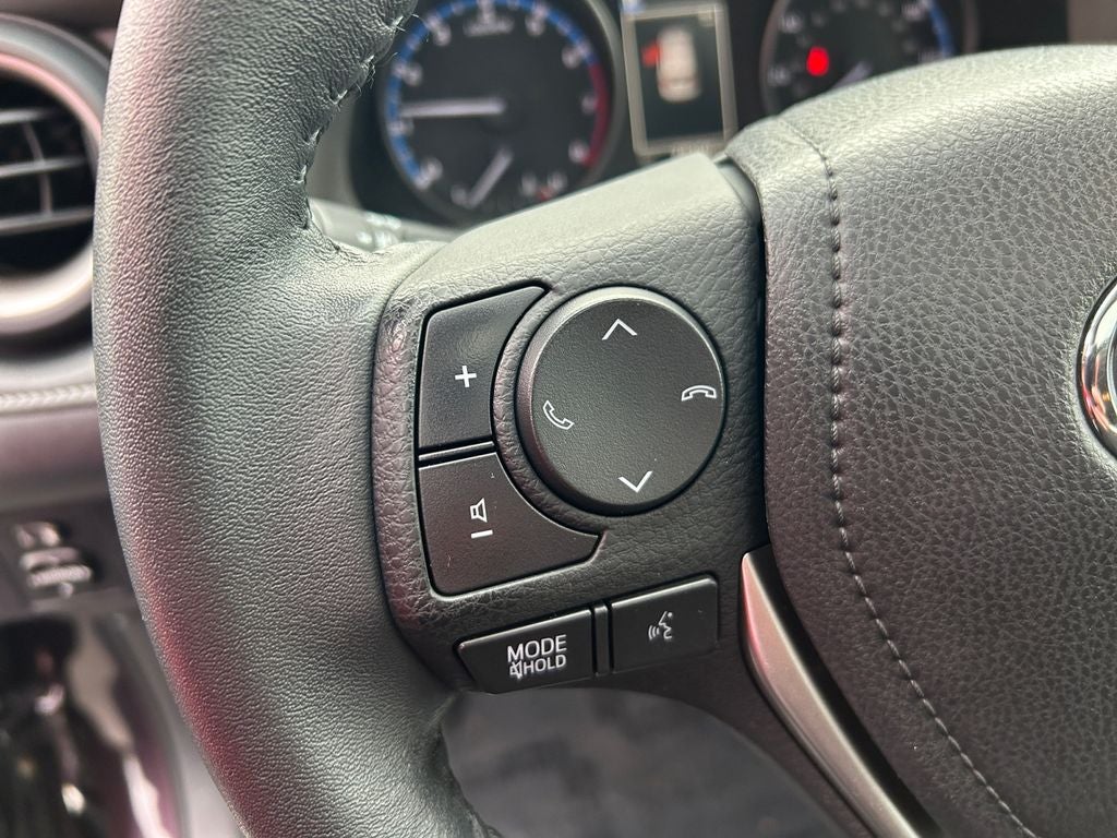 2017 Toyota RAV4 XLE 1 Owner Local