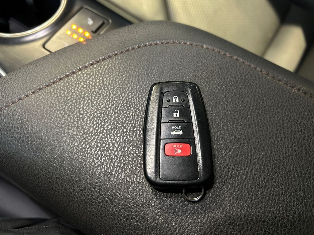 2020 Toyota Camry Hybrid XLE