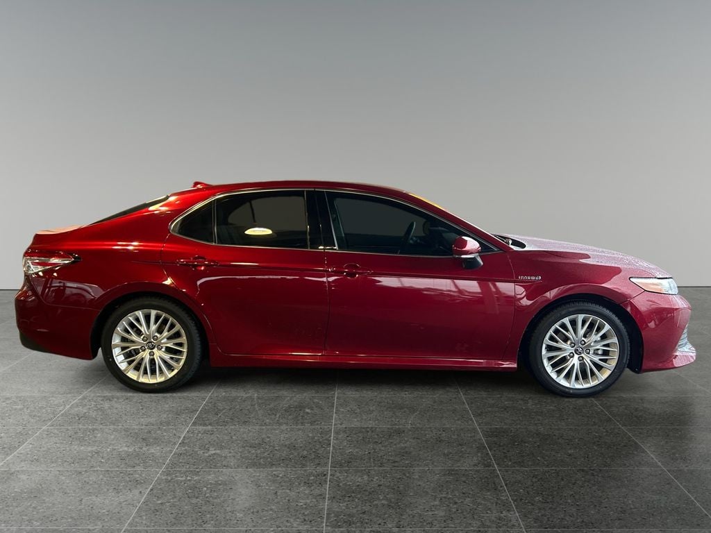 2020 Toyota Camry Hybrid XLE