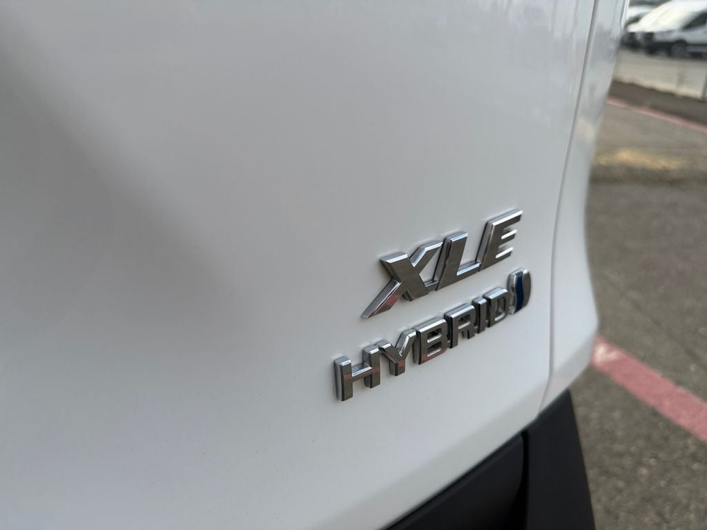2022 Toyota RAV4 Hybrid XLE