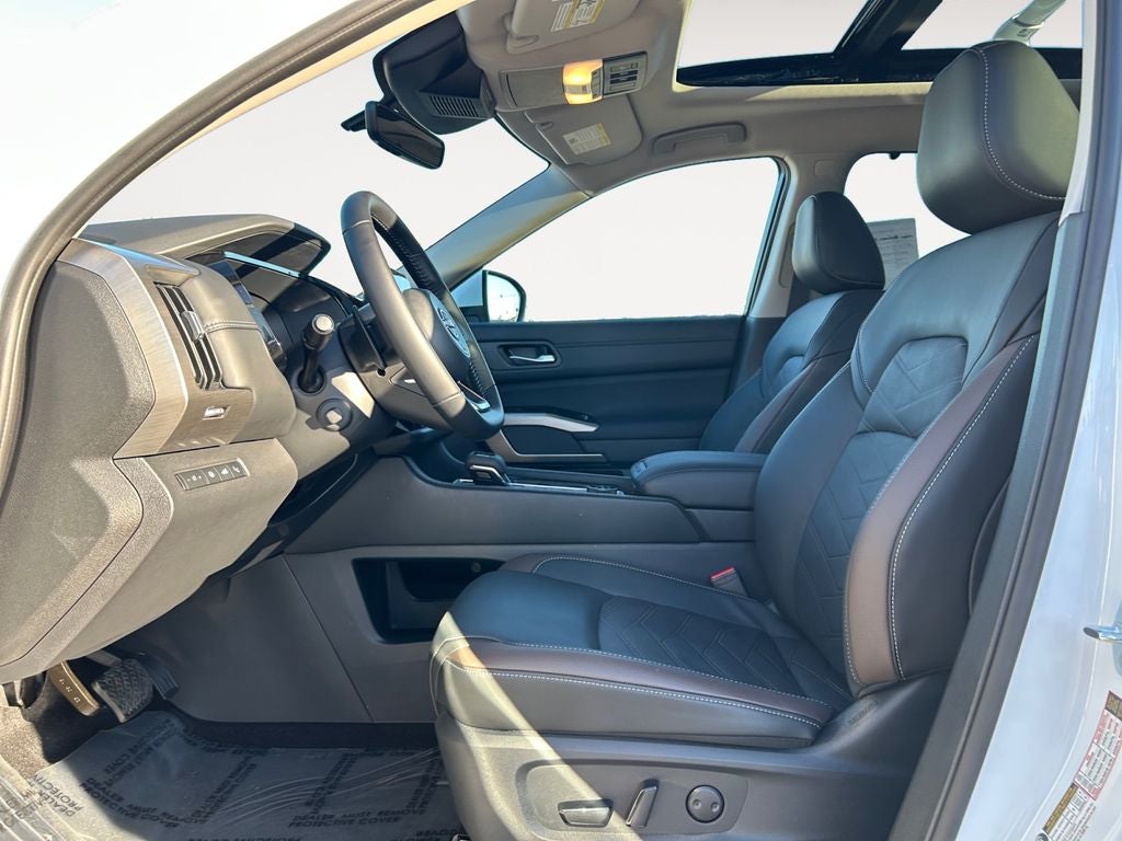 2025 Nissan Pathfinder Platinum