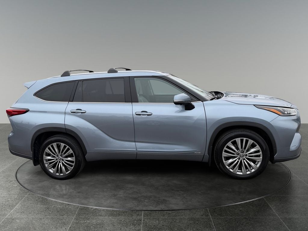 2023 Toyota Highlander Hybrid Platinum