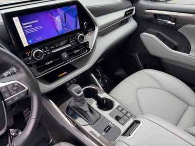 2023 Toyota Highlander Hybrid Platinum