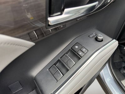 2023 Toyota Highlander Hybrid Platinum