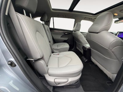 2023 Toyota Highlander Hybrid Platinum