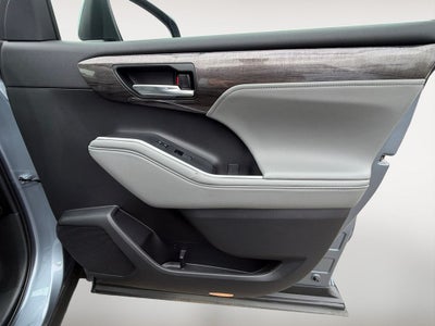 2023 Toyota Highlander Hybrid Platinum