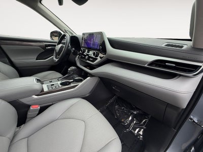 2023 Toyota Highlander Hybrid Platinum